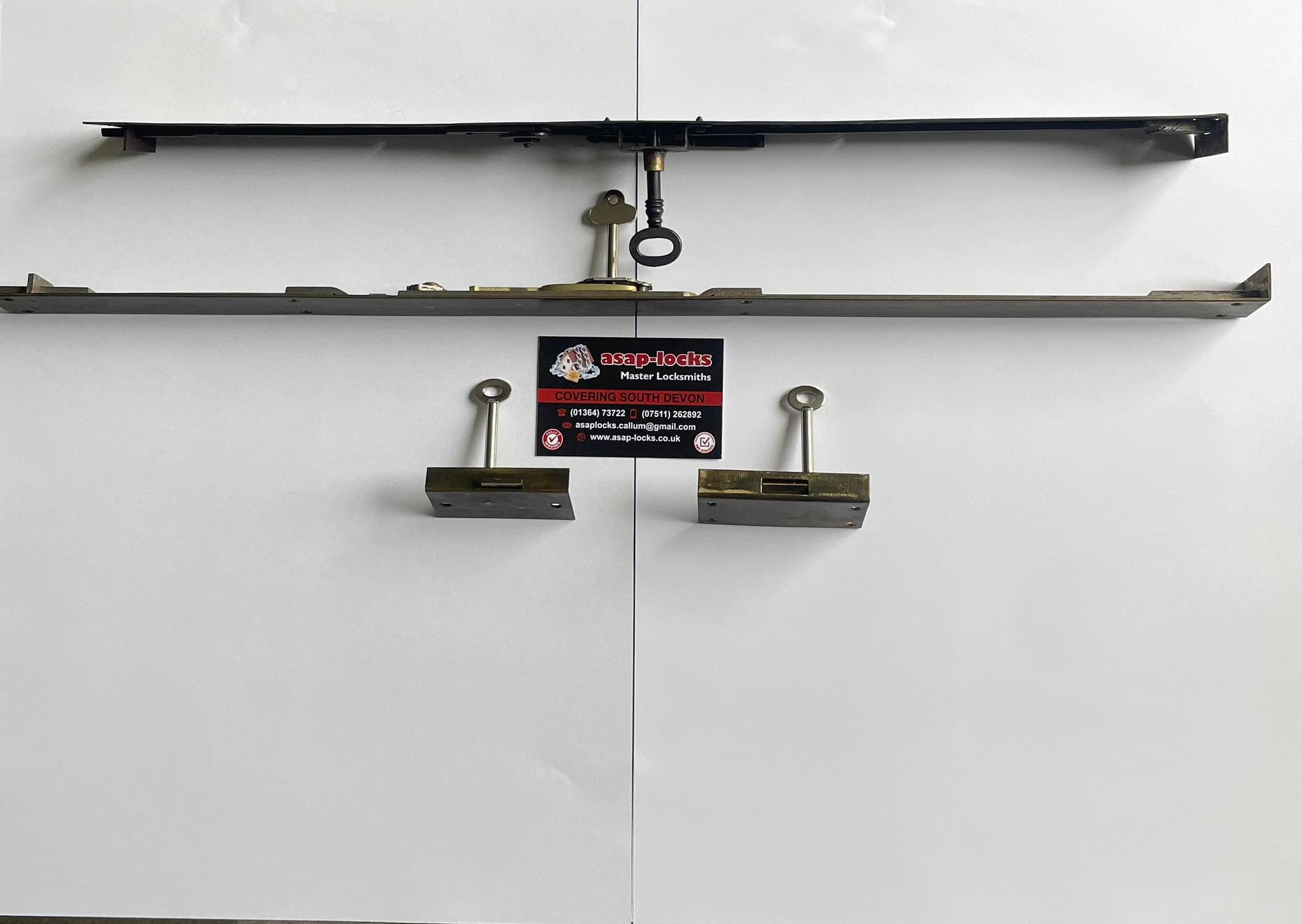 Door lock hardware and bolts